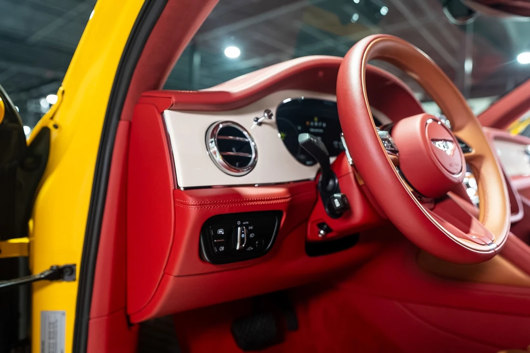 2023 Bentley Bentayga - Image 27 of 31