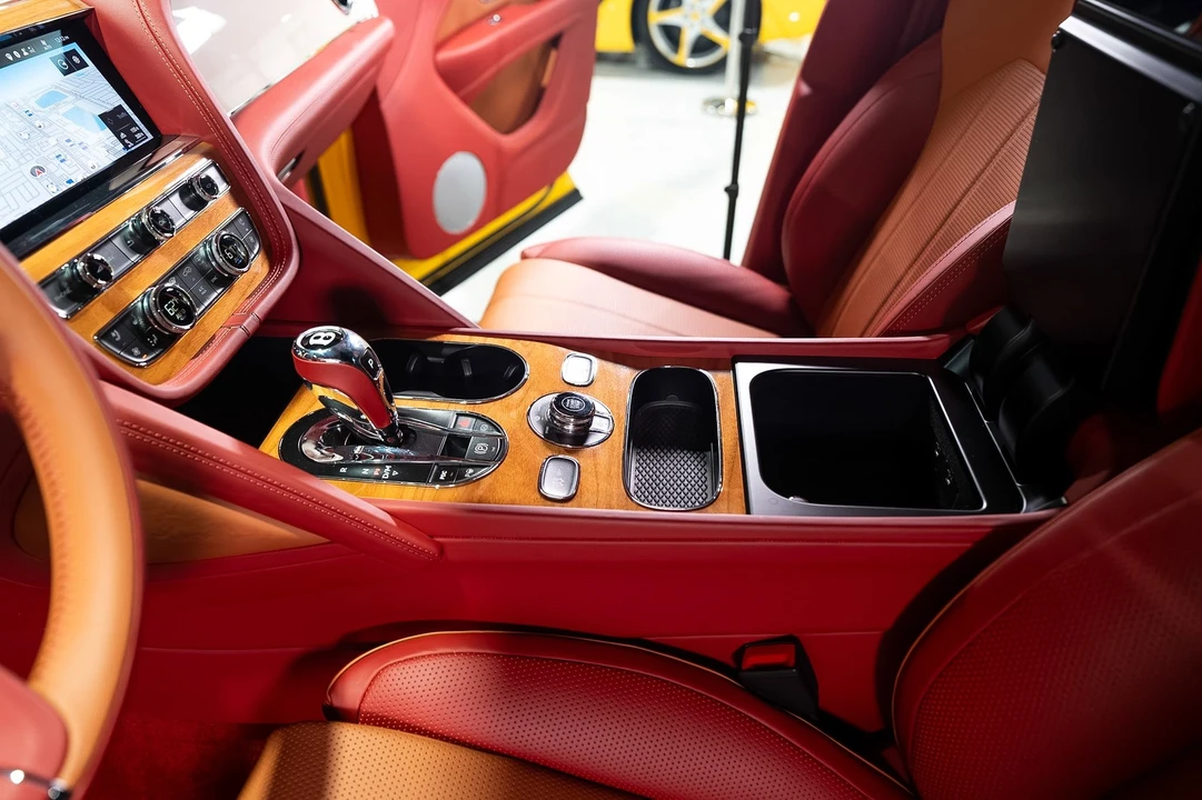 2023 Bentley Bentayga - Image 28 of 31