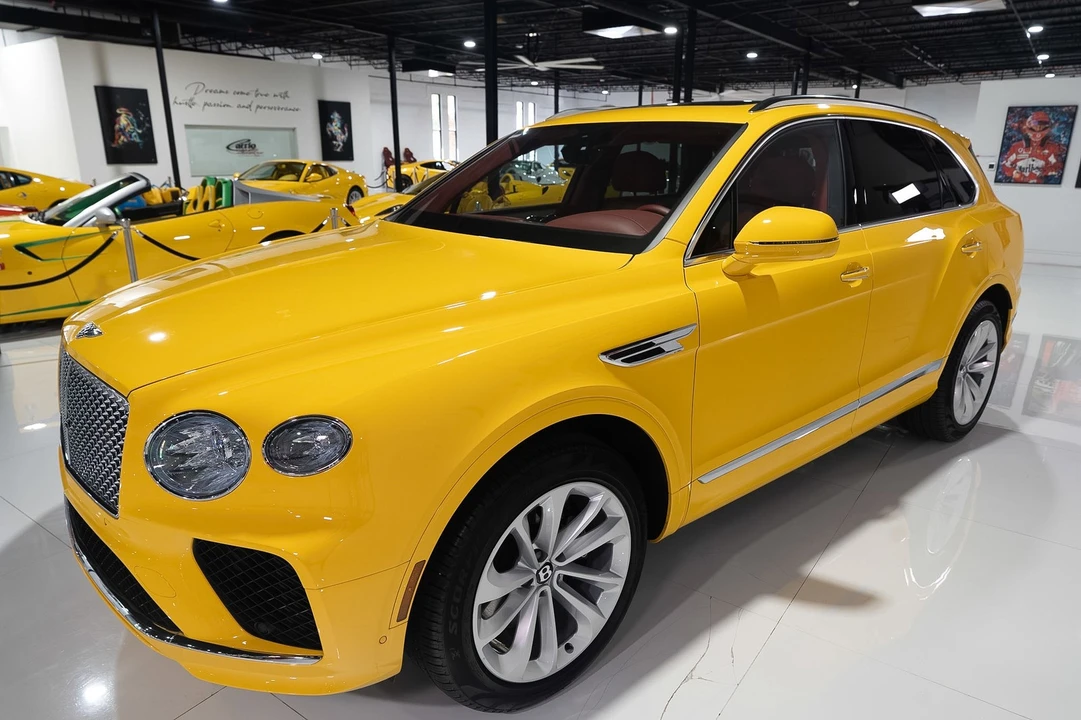 2023 Bentley Bentayga - Image 3 of 31