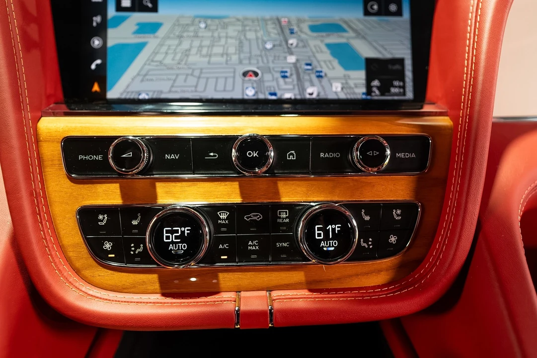 2023 Bentley Bentayga - Image 23 of 31