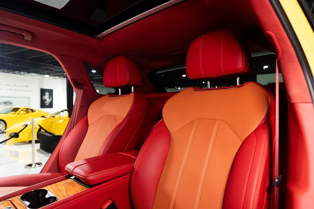 2023 Bentley Bentayga - Image 14 of 31