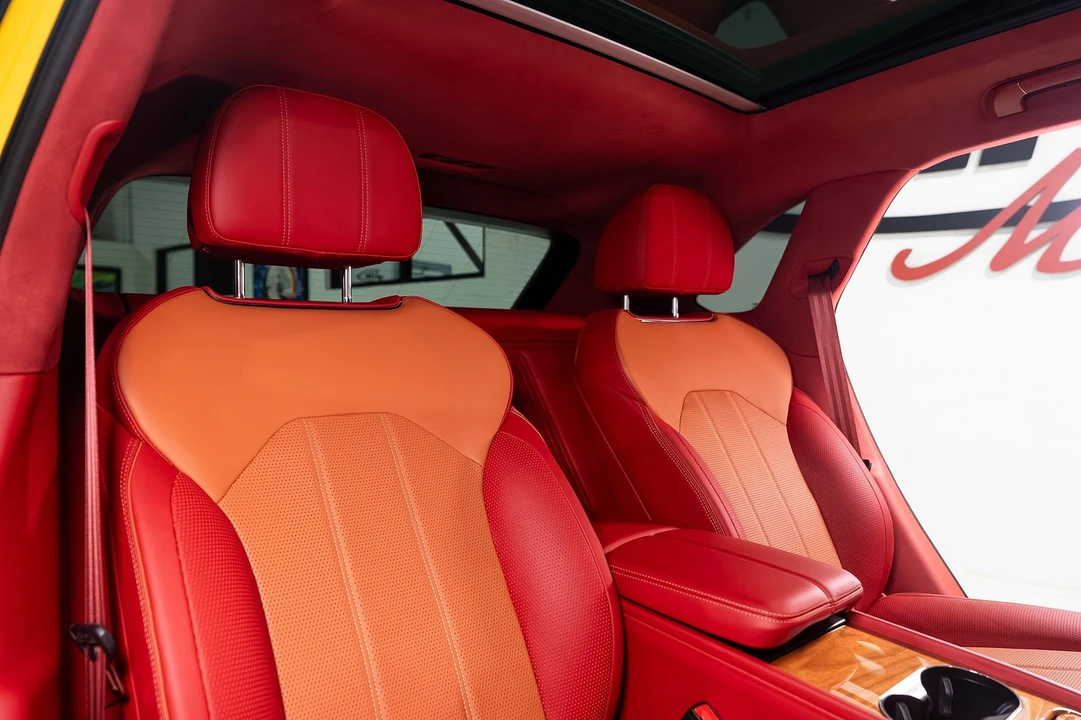 2023 Bentley Bentayga - Image 16 of 31
