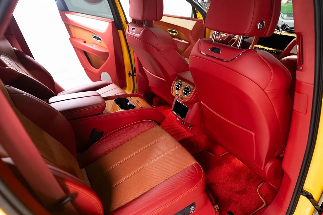 2023 Bentley Bentayga - Image 15 of 31