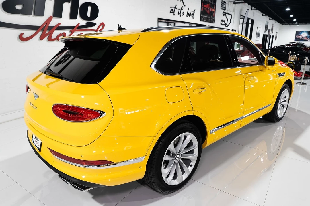 2023 Bentley Bentayga - Image 7 of 31