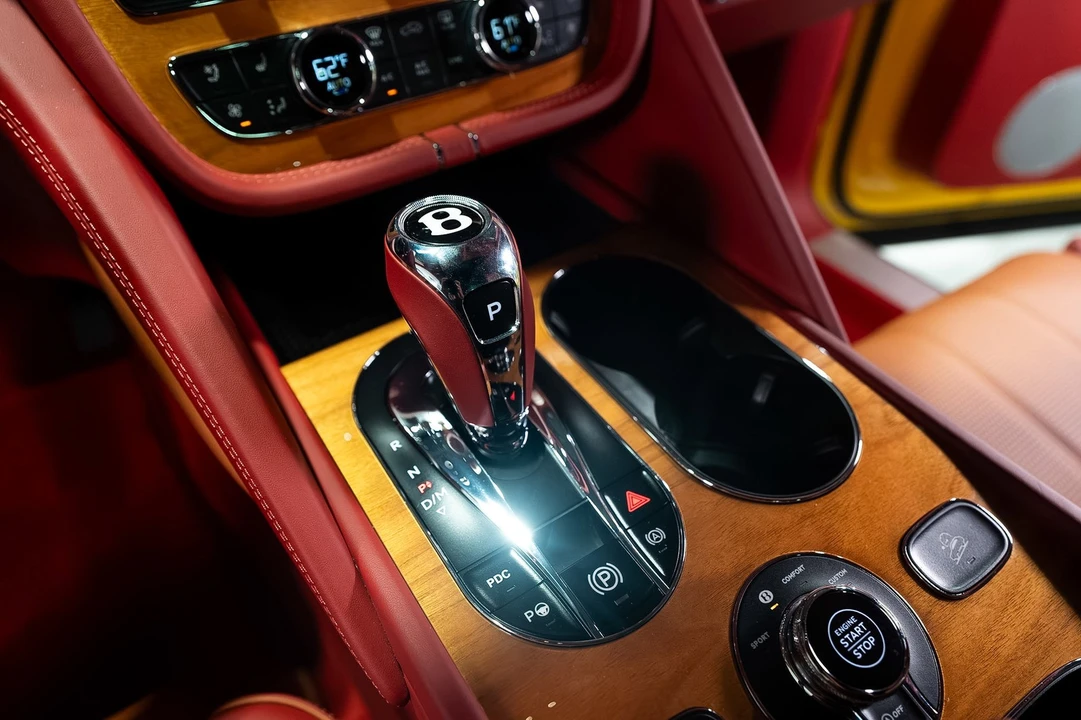 2023 Bentley Bentayga - Image 24 of 31