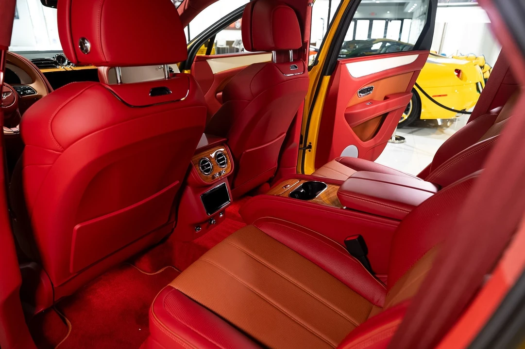 2023 Bentley Bentayga - Image 13 of 31