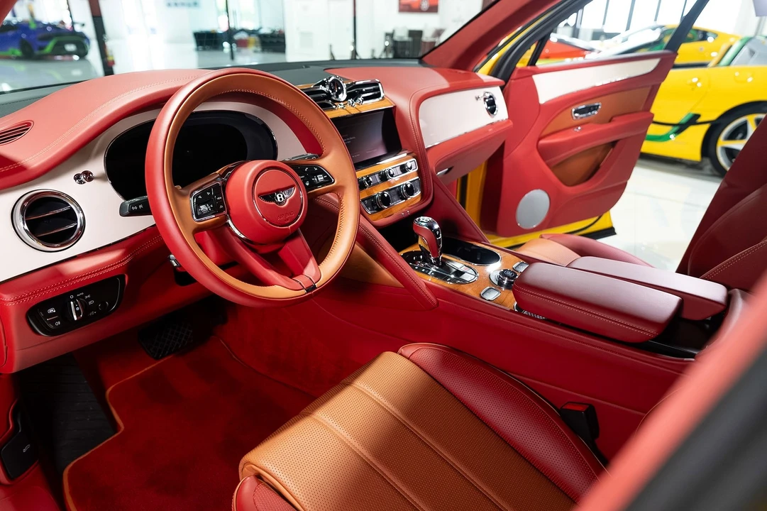 2023 Bentley Bentayga - Image 9 of 31