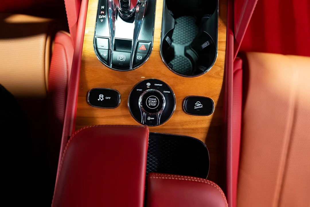 2023 Bentley Bentayga - Image 25 of 31