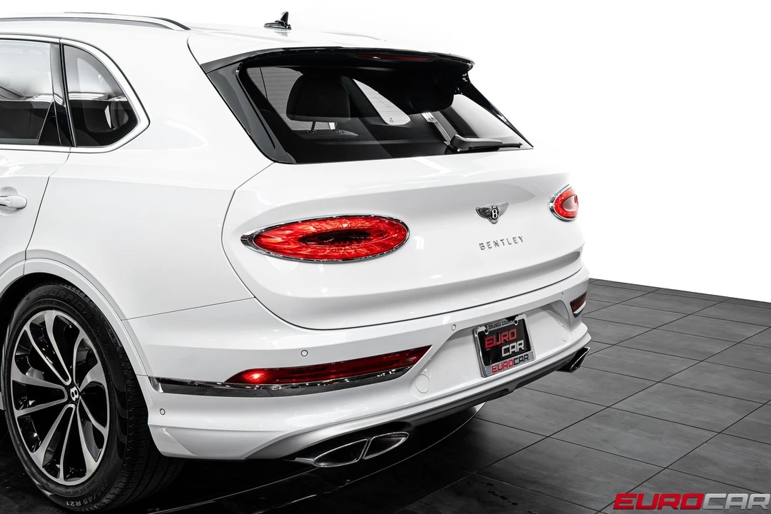 2023 Bentley Bentayga - Image 16 of 31