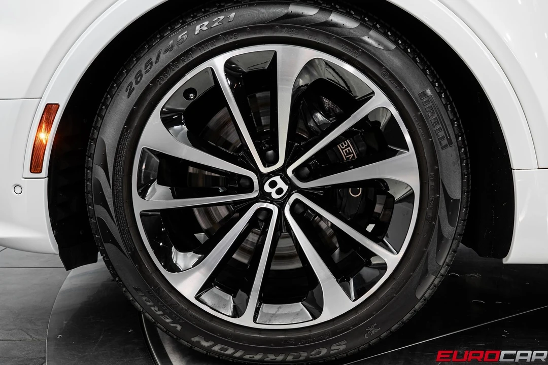 2023 Bentley Bentayga - Image 14 of 31