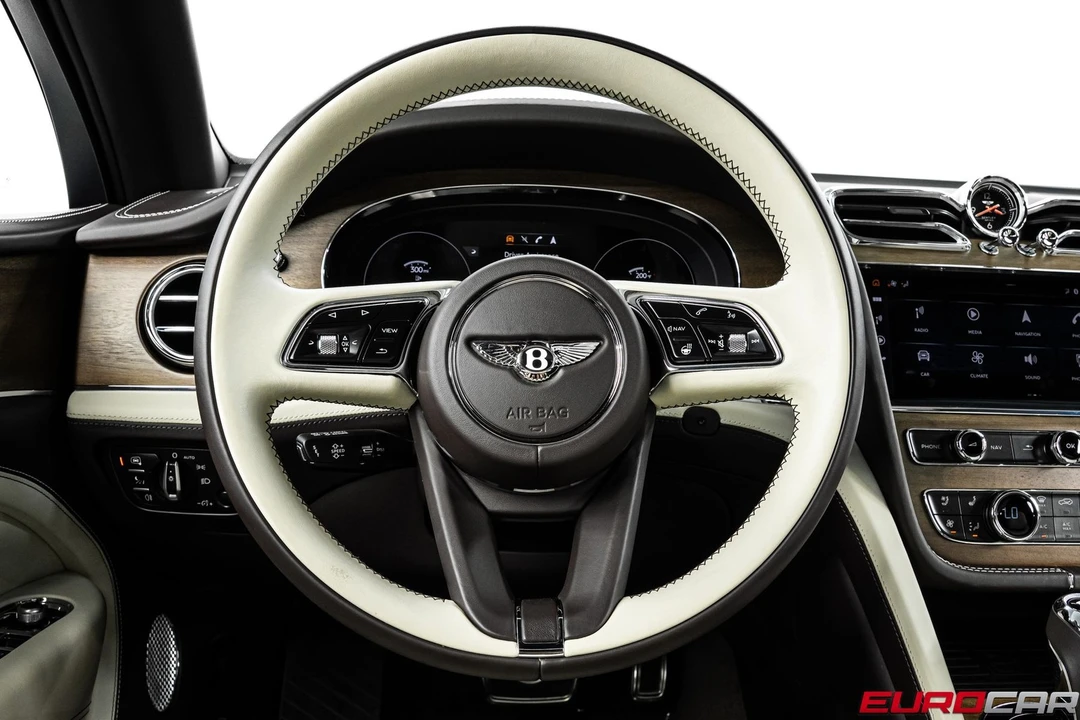 2023 Bentley Bentayga - Image 28 of 31
