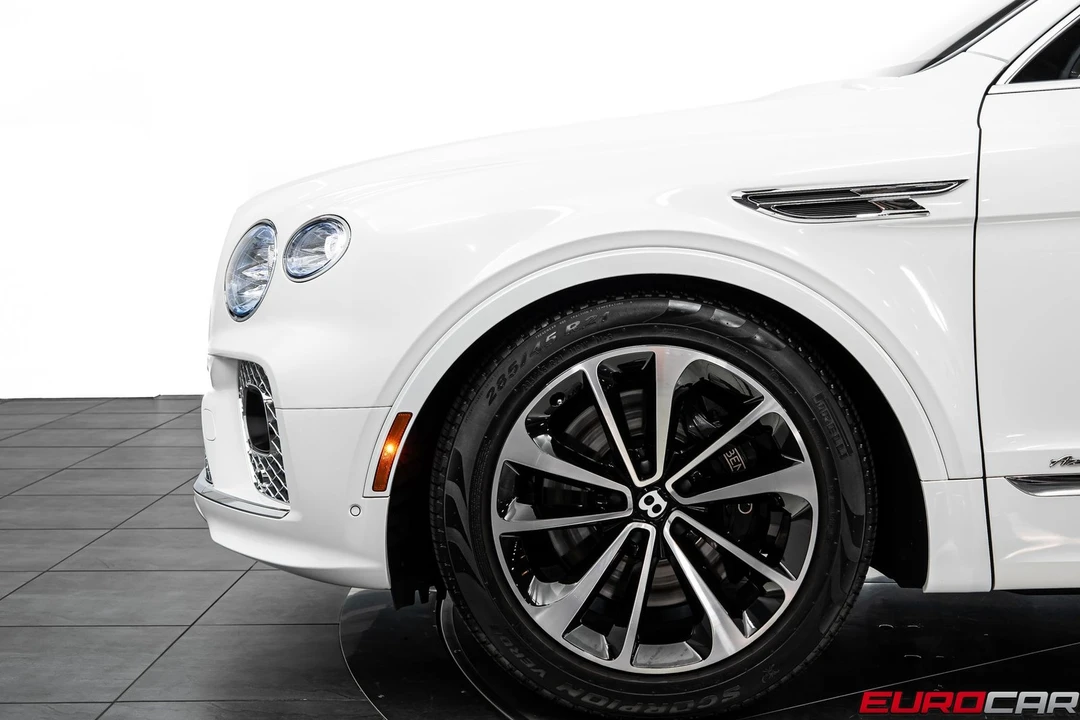 2023 Bentley Bentayga - Image 13 of 31