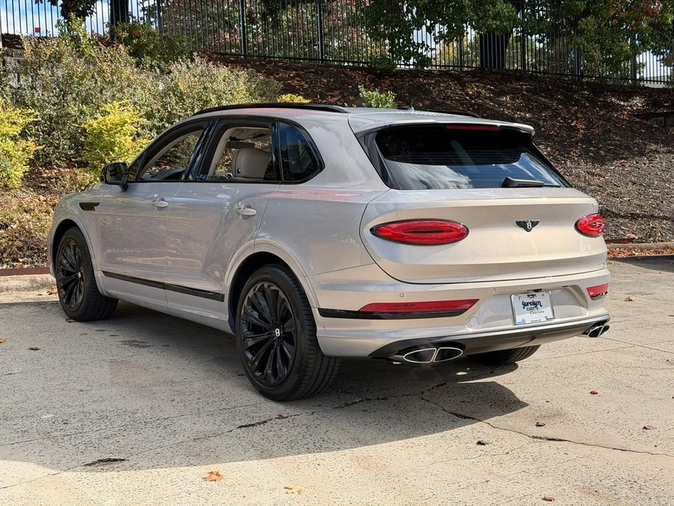2023 Bentley Bentayga - Image 13 of 21