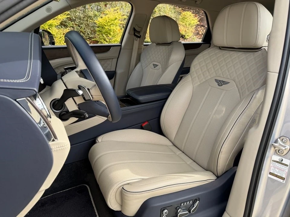 2023 Bentley Bentayga - Image 19 of 21