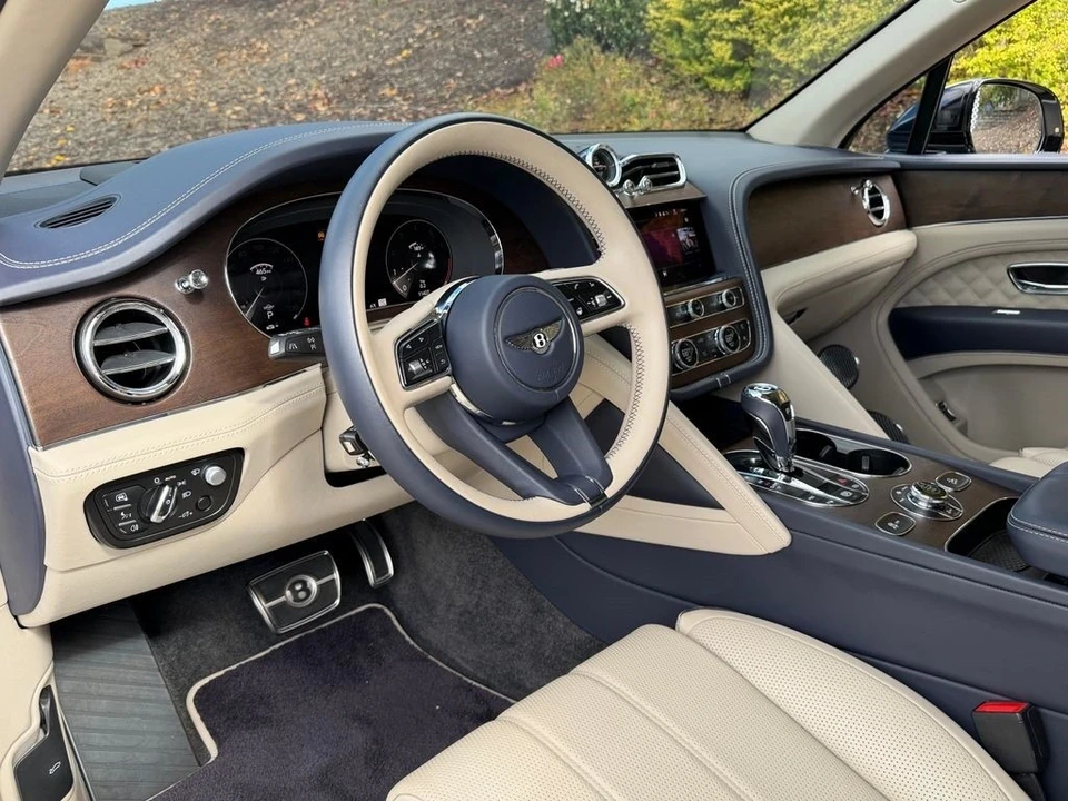 2023 Bentley Bentayga - Image 17 of 21