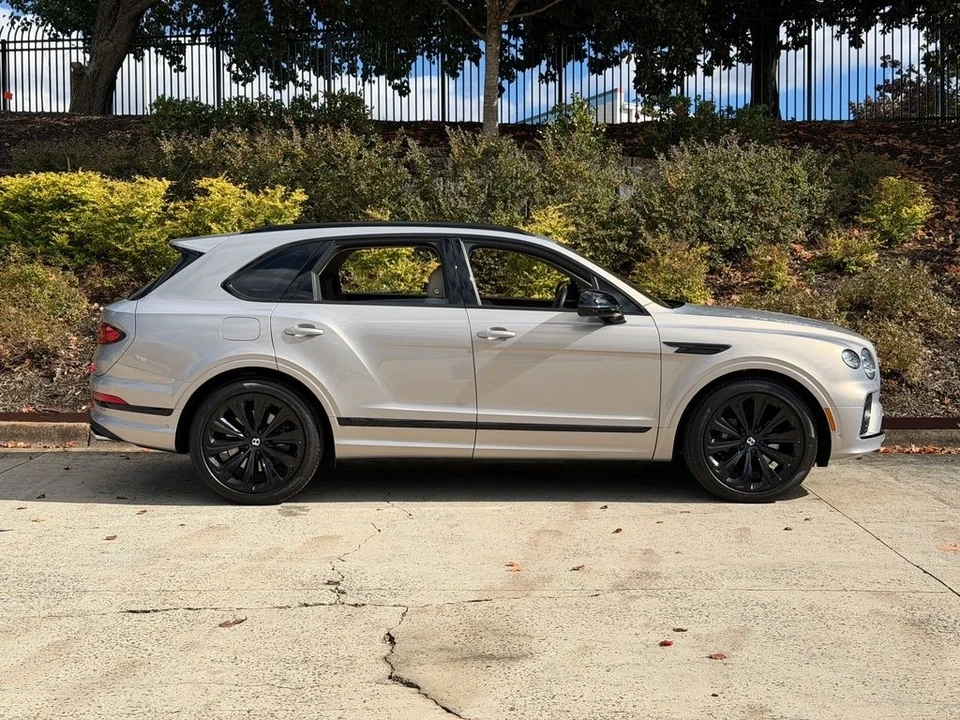 2023 Bentley Bentayga - Image 8 of 21