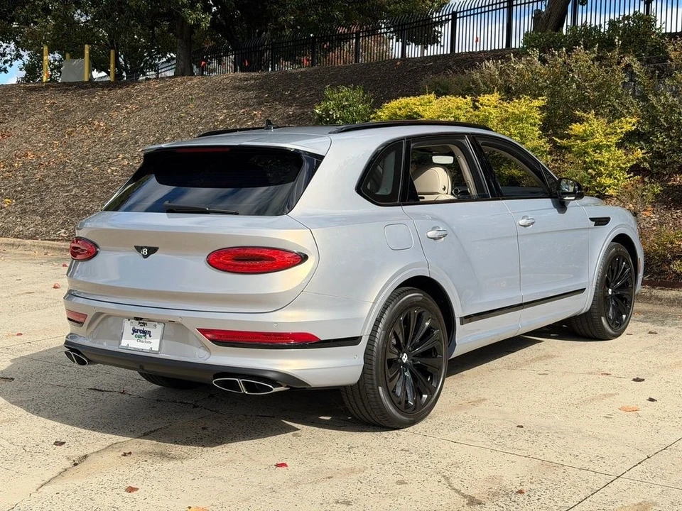 2023 Bentley Bentayga - Image 11 of 21