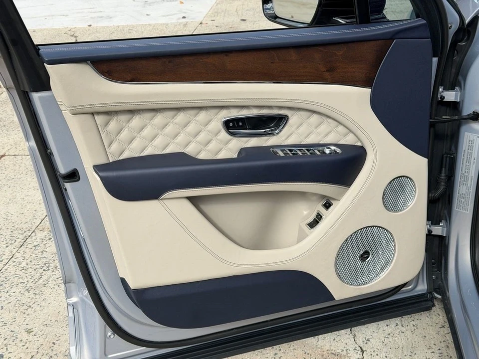 2023 Bentley Bentayga - Image 15 of 21