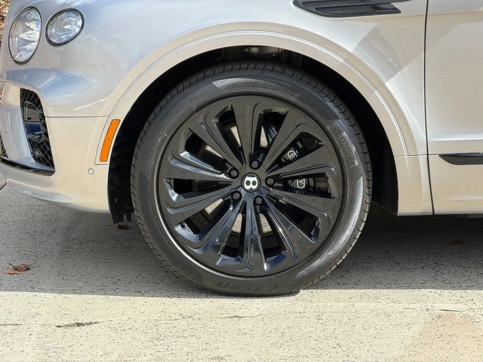 2023 Bentley Bentayga - Image 14 of 21
