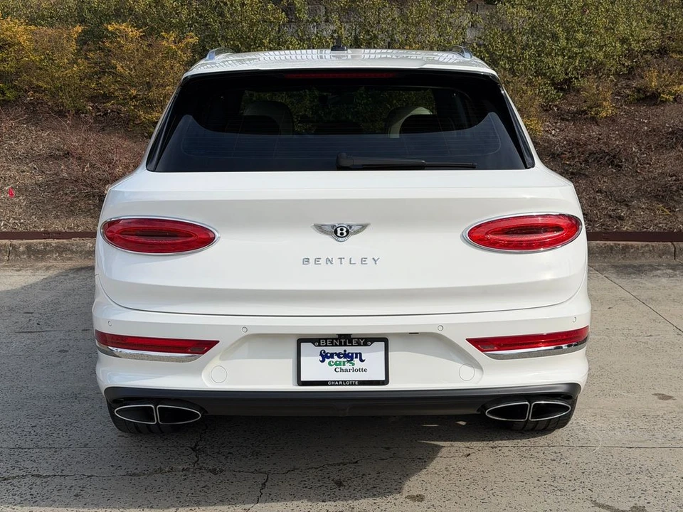 2023 Bentley Bentayga - Image 9 of 21