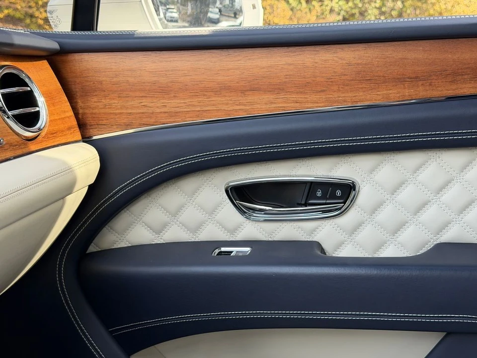 2023 Bentley Bentayga - Image 30 of 31