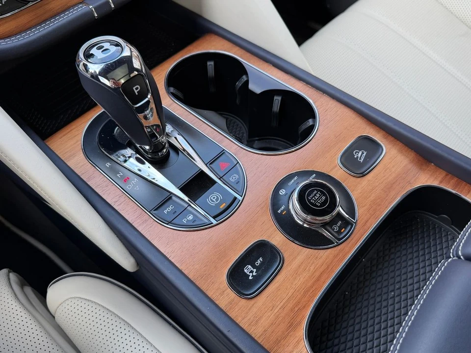 2023 Bentley Bentayga - Image 28 of 31