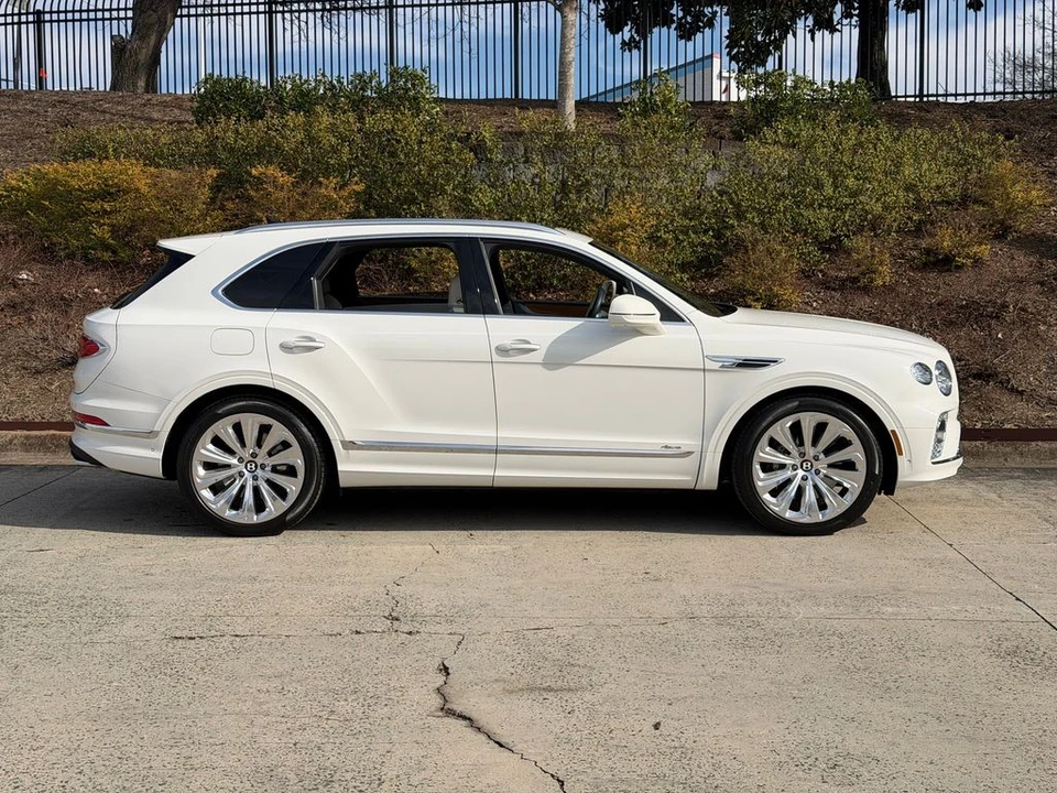 2023 Bentley Bentayga - Image 6 of 21