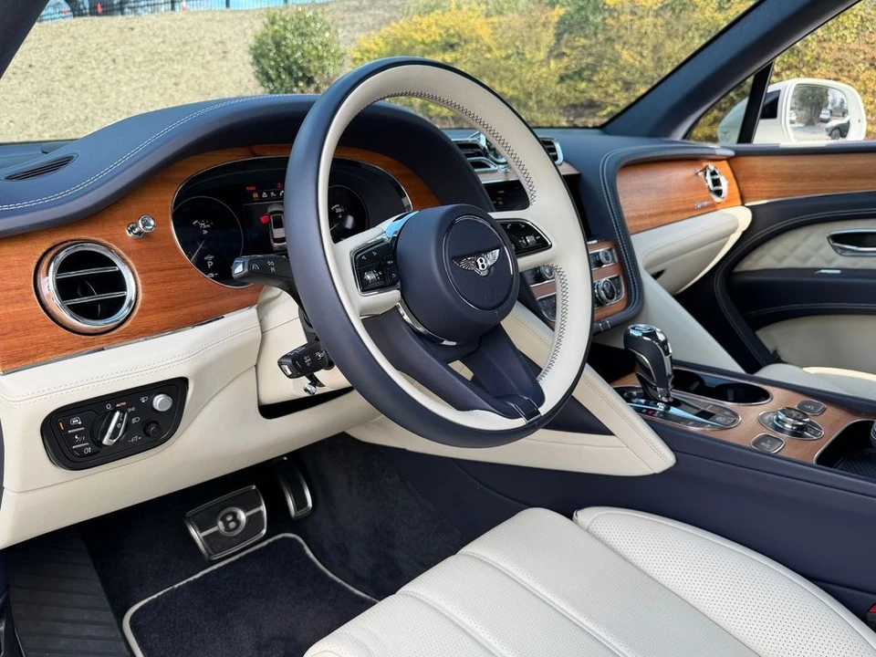2023 Bentley Bentayga - Image 16 of 21