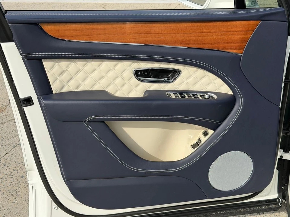 2023 Bentley Bentayga - Image 14 of 21