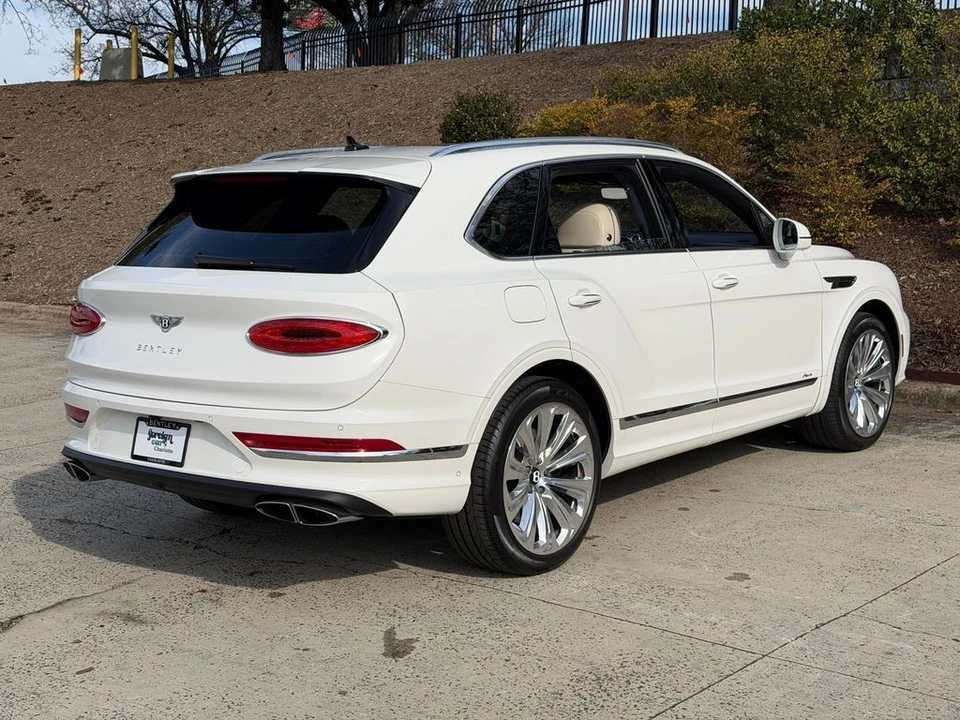 2023 Bentley Bentayga - Image 8 of 21