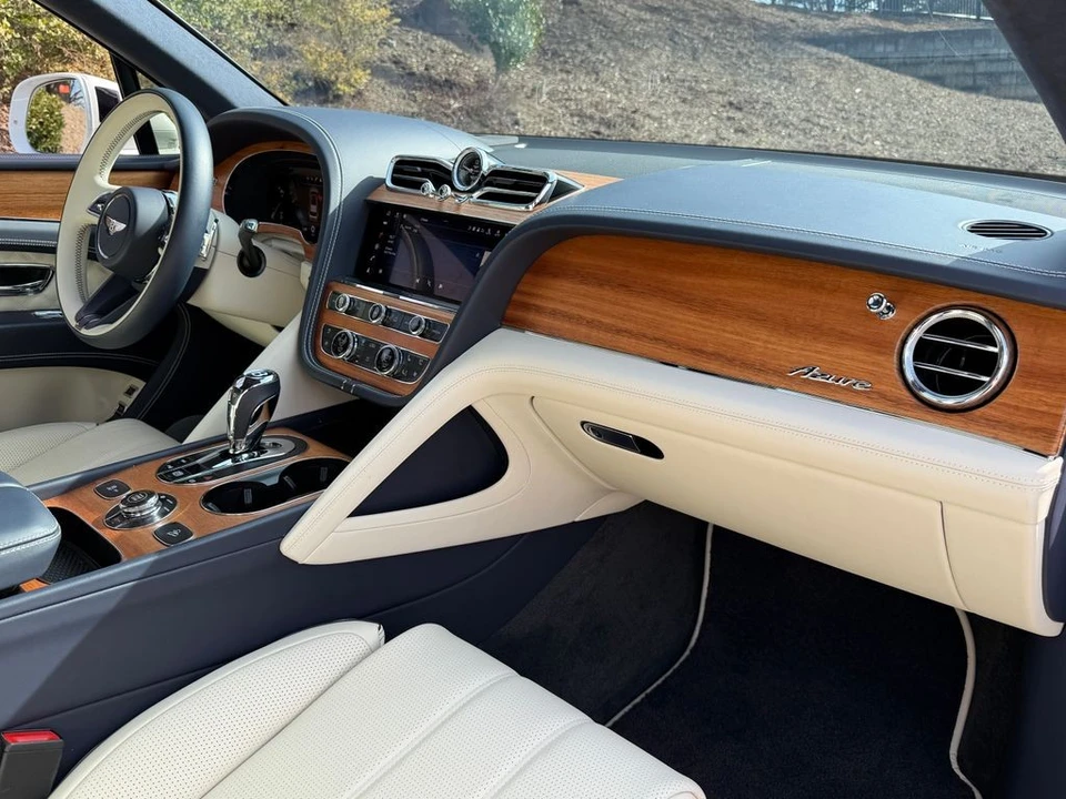 2023 Bentley Bentayga - Image 2 of 21