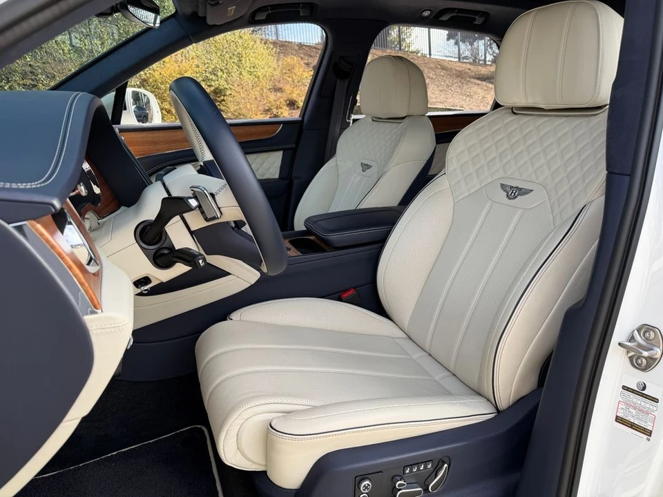 2023 Bentley Bentayga - Image 17 of 21