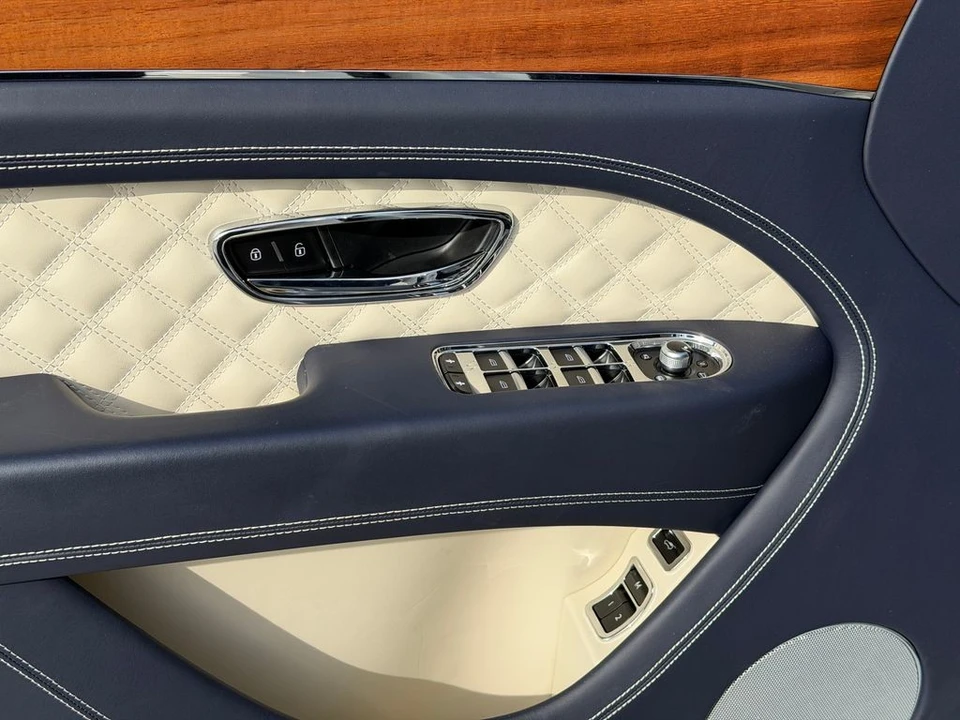 2023 Bentley Bentayga - Image 15 of 21