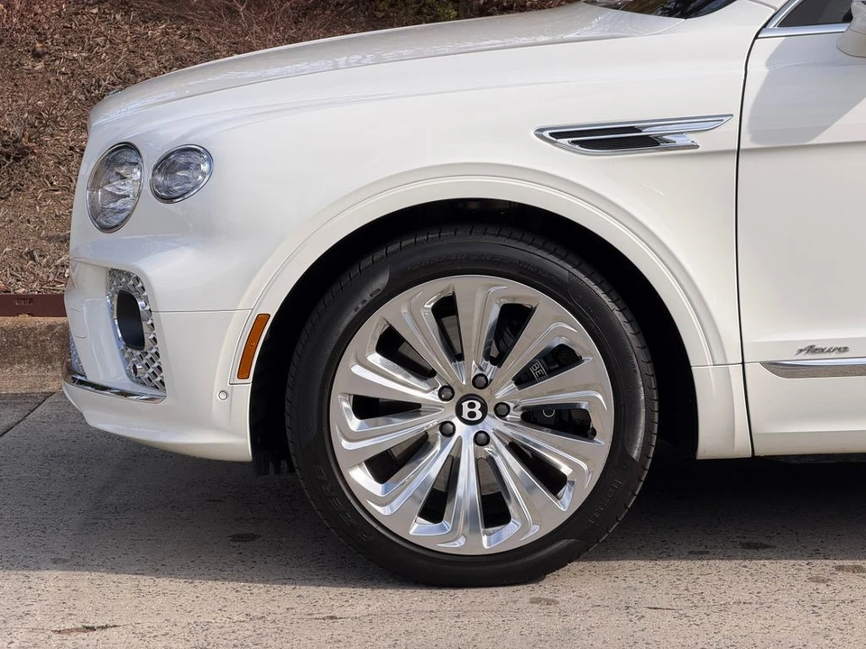2023 Bentley Bentayga - Image 7 of 21