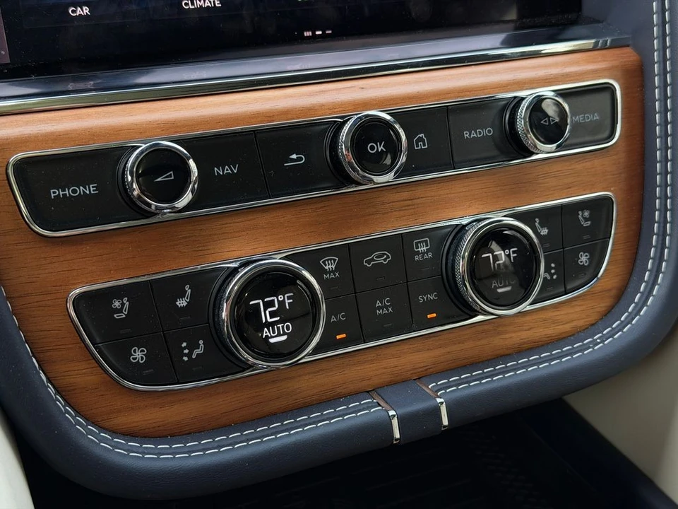 2023 Bentley Bentayga - Image 26 of 31