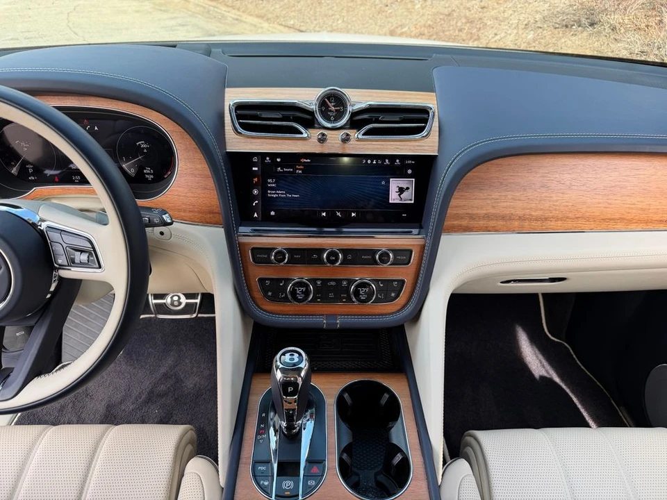 2023 Bentley Bentayga - Image 5 of 21