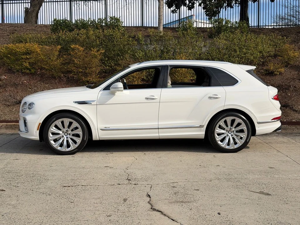 2023 Bentley Bentayga - Image 10 of 21