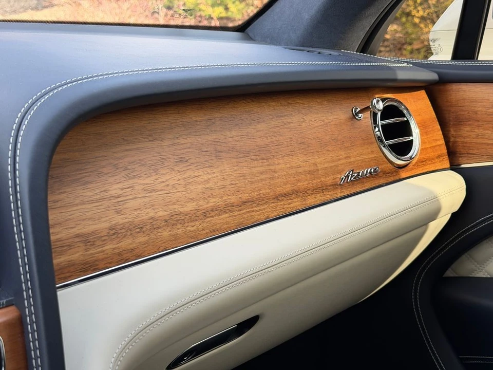 2023 Bentley Bentayga - Image 29 of 31