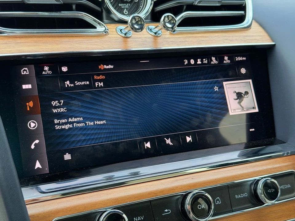 2023 Bentley Bentayga - Image 22 of 31