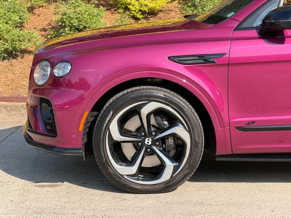 2023 Bentley Bentayga - Image 15 of 21