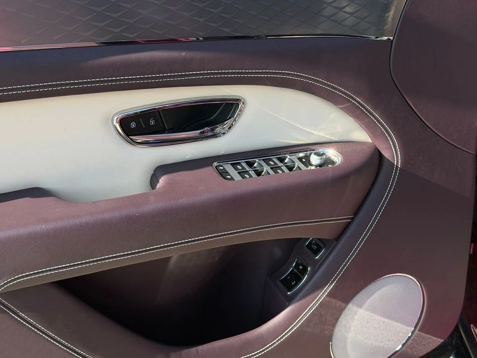 2023 Bentley Bentayga - Image 17 of 21