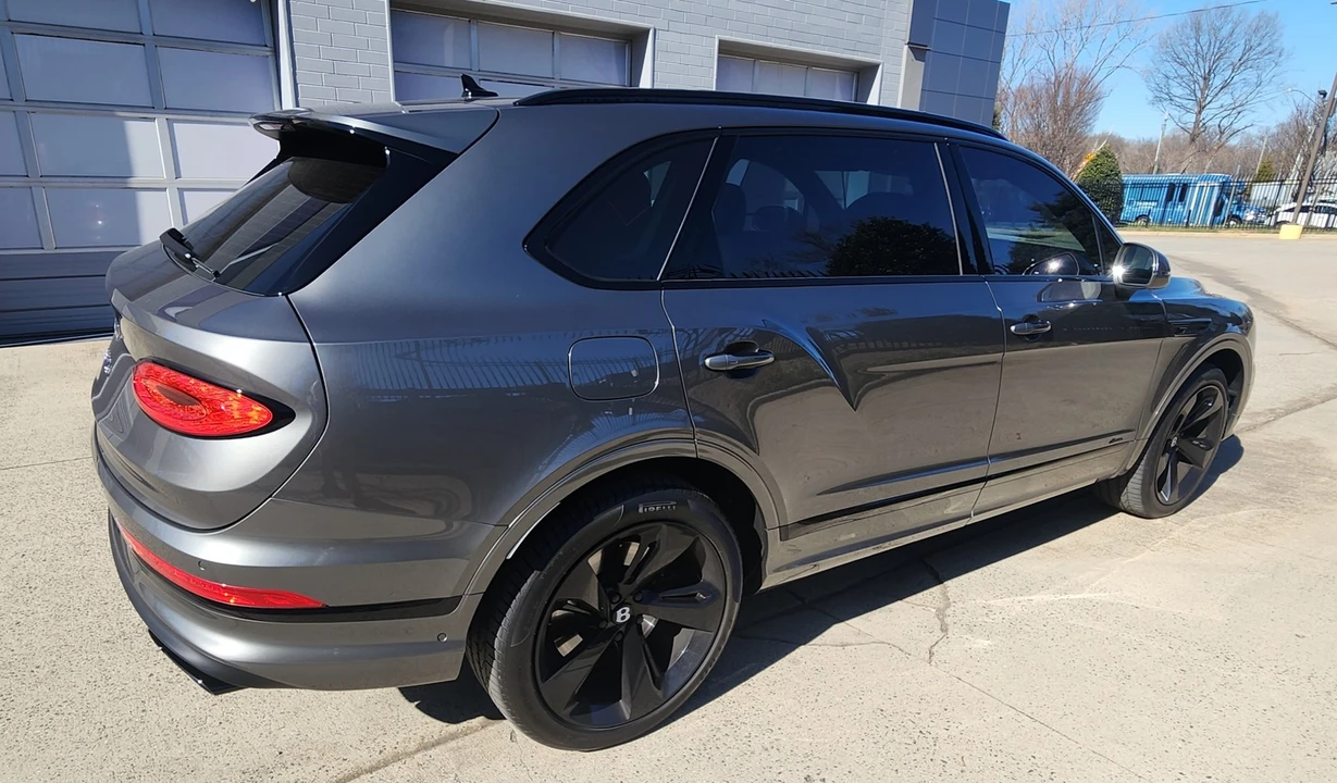 2023 Bentley Bentayga - Image 17 of 21