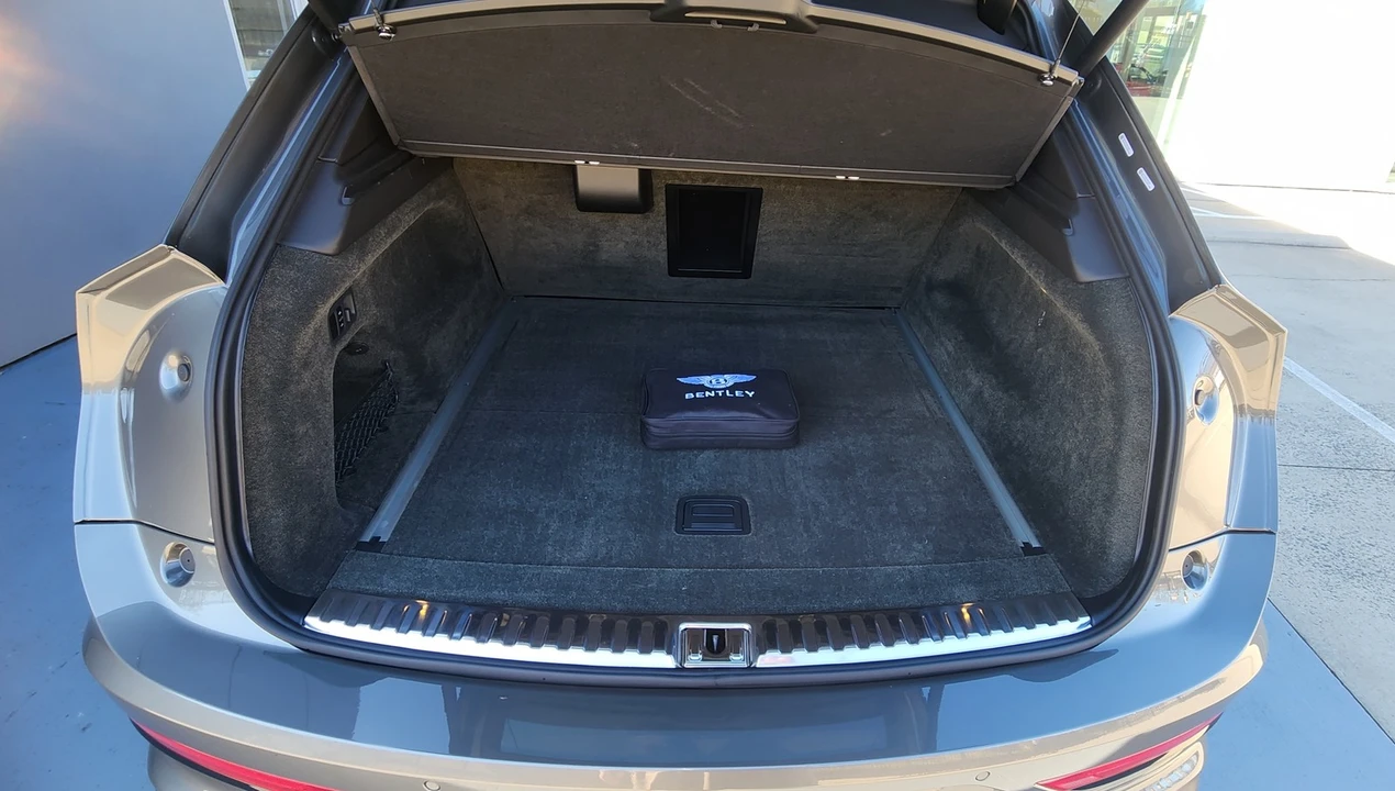 2023 Bentley Bentayga - Image 12 of 21