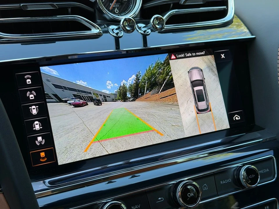2023 Bentley Bentayga - Image 24 of 31