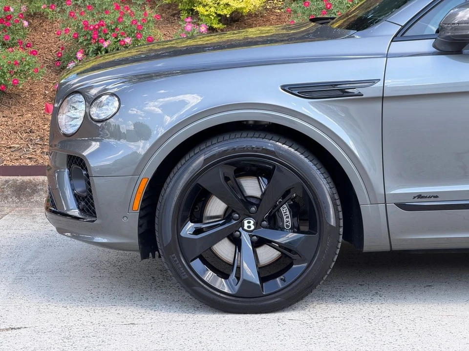 2023 Bentley Bentayga - Image 15 of 31