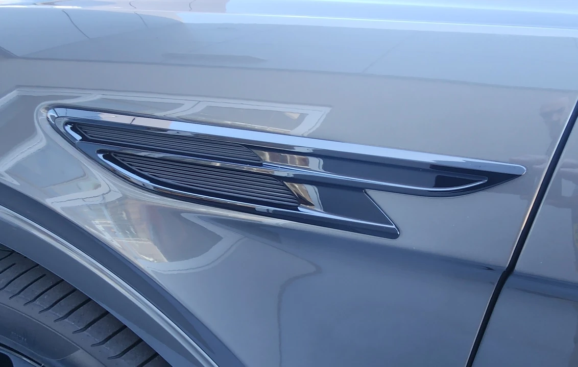 2023 Bentley Bentayga - Image 13 of 21
