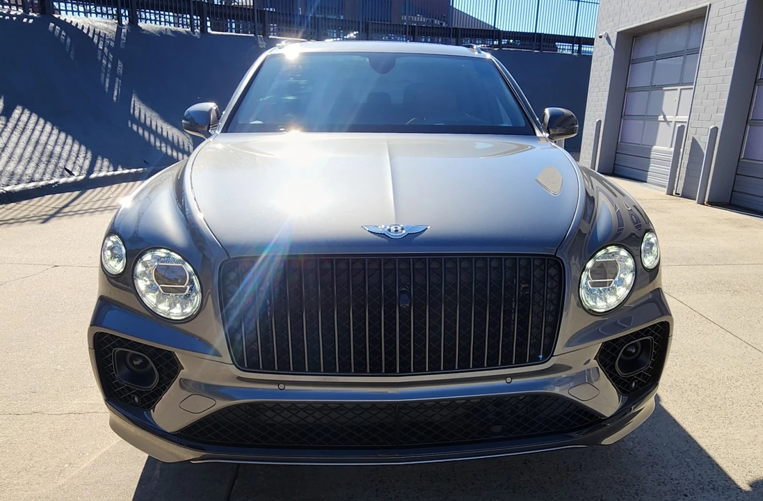 2023 Bentley Bentayga - Image 15 of 21