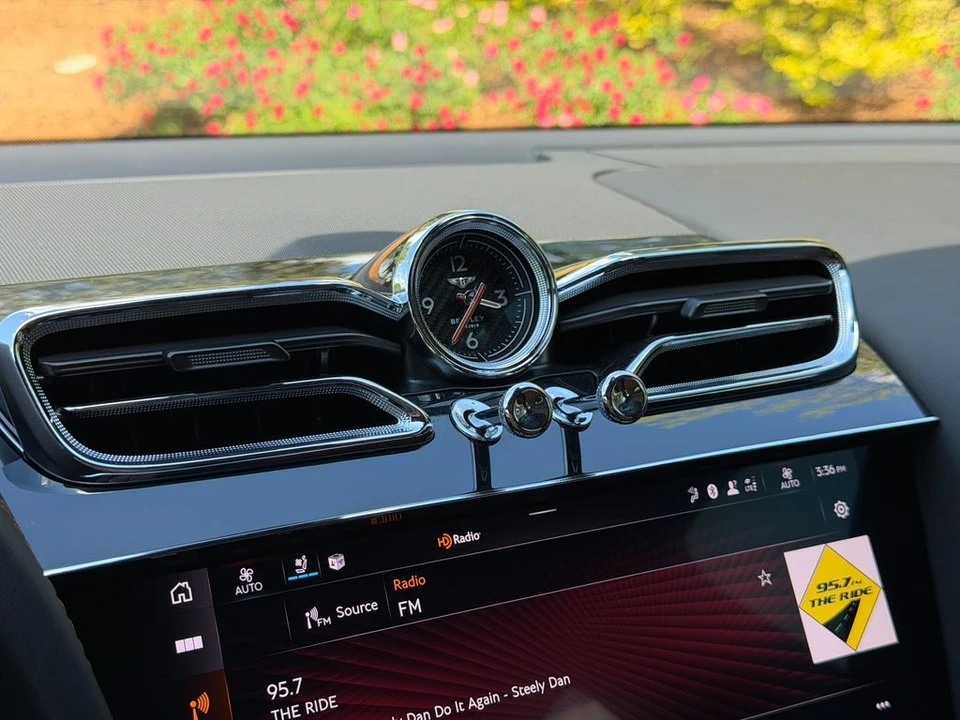 2023 Bentley Bentayga - Image 22 of 31