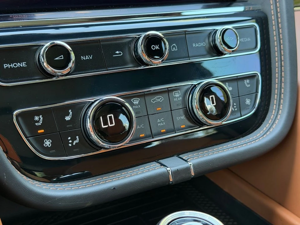 2023 Bentley Bentayga - Image 28 of 31