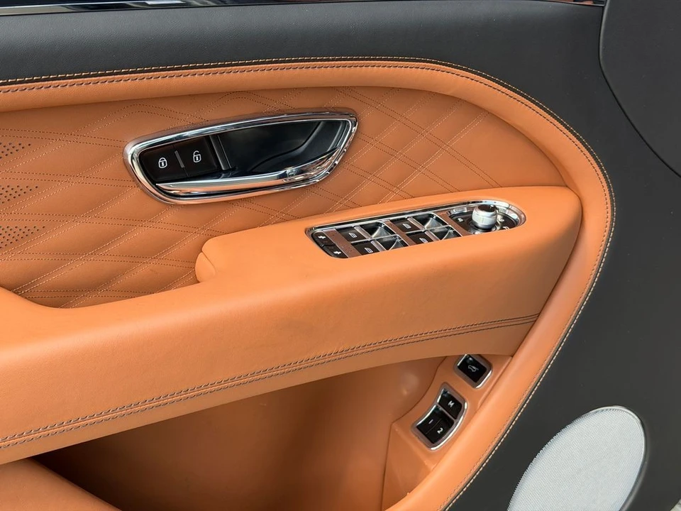 2023 Bentley Bentayga - Image 17 of 31